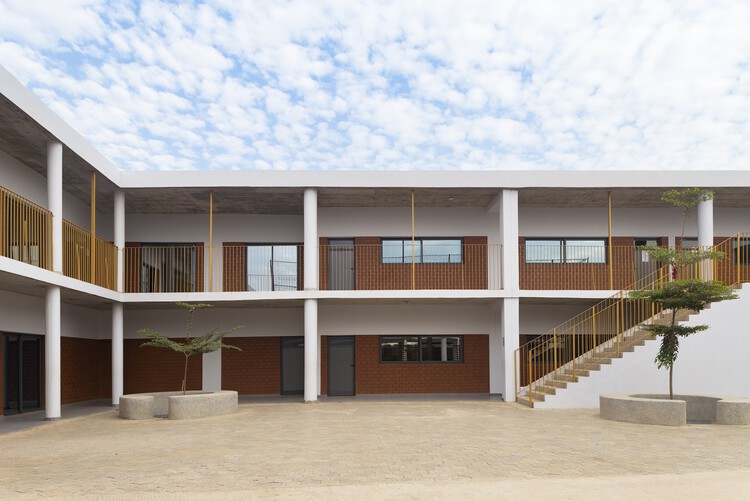 Cite Scolaire Internationale – Campus Ngor / Atelier Kalm – Фотография экстерьера, окон, фасада