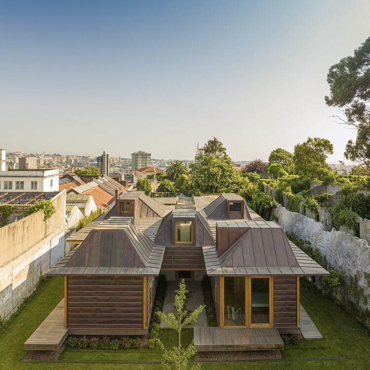 House da Fontinha / Carlos Castanheira - Экстерьерная фотография, Окна, Фасад