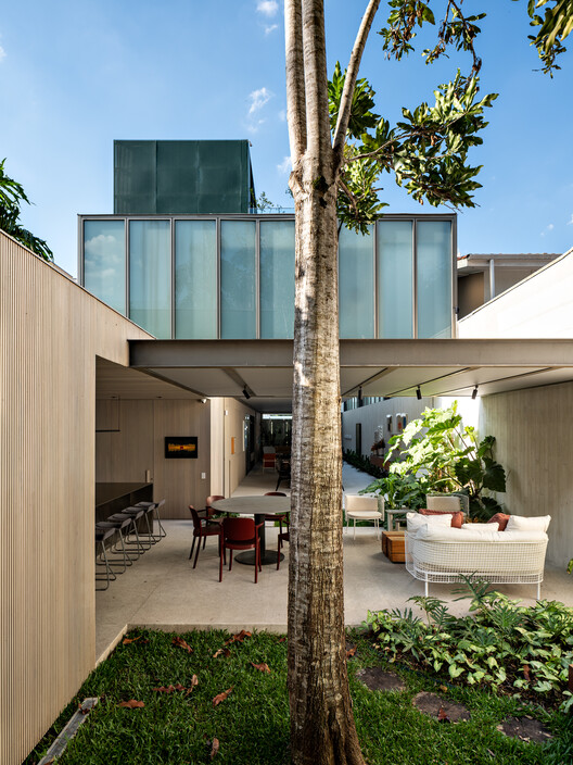 LRM House / Studio AG Arquitetura - Экстерьерная фотография, Фасад, Двор