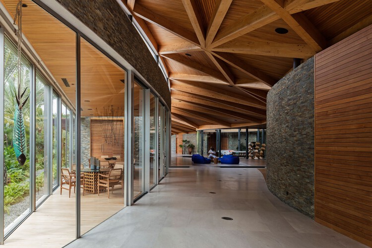 Дом в Пунта-Кане / Mareines Arquitetura + Patalano Arquitetura - Фотография интерьера, окна, фасад, балка
