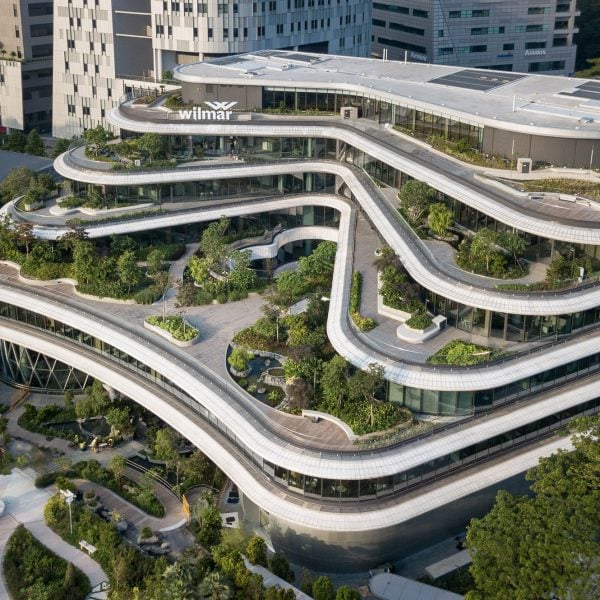 Eric Parry Architects передвигает садовые террасы вдоль изогнутой штаб-квартиры Wilmar