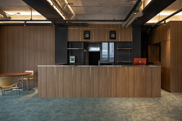 Happy Go Lucky Café and Pub / Studio leeleul - Интерьерная фотография, Кухня, Стол, Стул