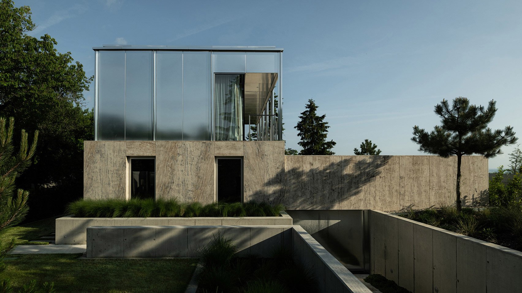 Exterior of Clifftop House by Kontextus