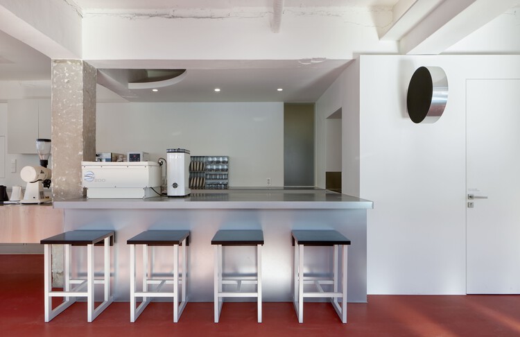 CourtSide Café / TCTC — Фотография интерьера, кухня, стол, стул