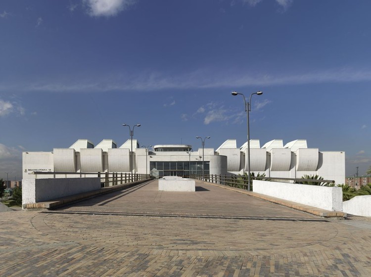 Классика архитектуры: Biblioteca El Tintal / Bermúdez Arquitectos — изображение 1 из 24