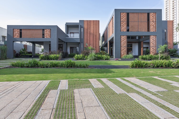 Manjodaya House / Ecumene Habitat Solutions - Наружная фотография, Фасад, Окна, Сад