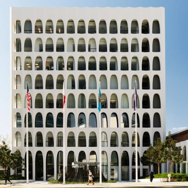 Montalba Architects добавила затонувший сад к памятнику Эдварду Дарреллу Стоуну