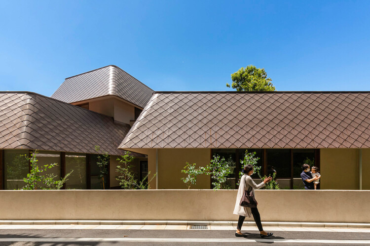 SLP Center Arc Питомник / HIBINOSEKKEI + FUKUSHIKEN - Экстерьерная фотография, Фасад