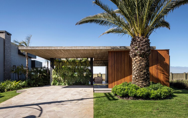 Plano House / Studio Bloco - Экстерьерная Фотография, Окна, Фасад, Сад, Двор