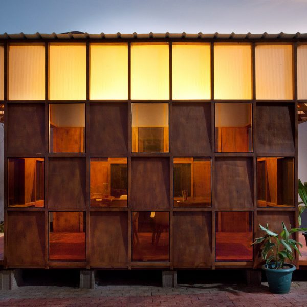 Rashid Ali Architects создает чайную комнату с клетчатым садом в Сомалиленде