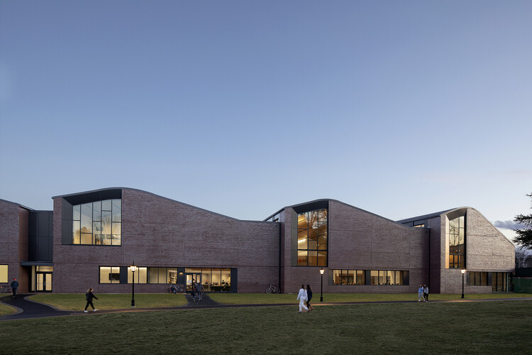 Школа Лоуренсвилля Tsai Commons and Field House / Sasaki - Наружная фотография, окна, фасад