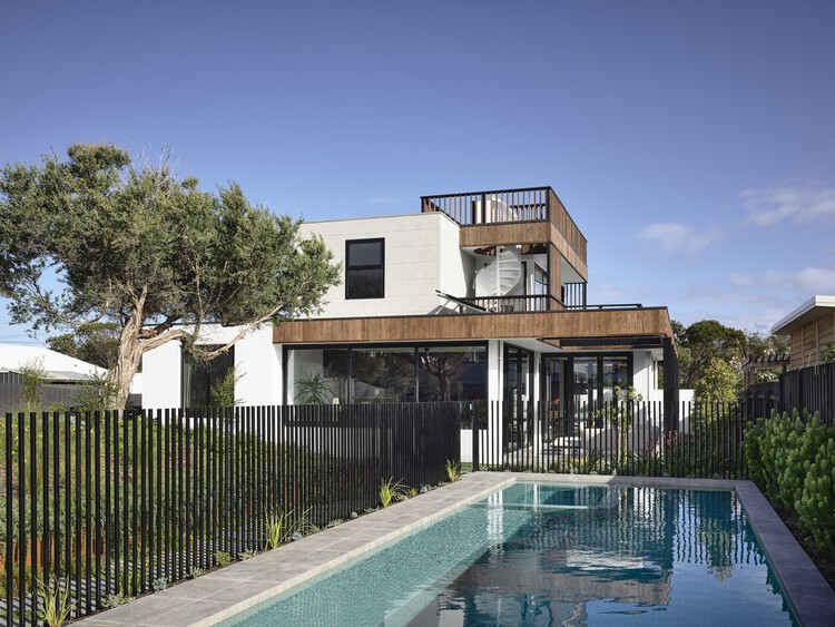 Sorrento Beach House / Jost Architects - Экстерьерная фотография, забор, фасад, окна