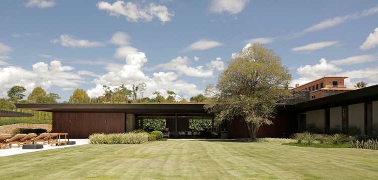 SSR Sombreiros House / Gálvez & Márton Arquitetura — Изображение 1 из 36
