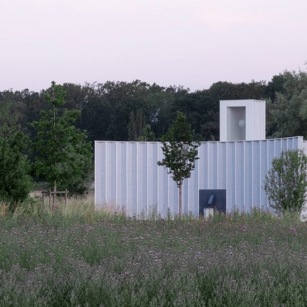 Столешницы шкафа Gardeners House в Женеве с фонарем из синего дерева