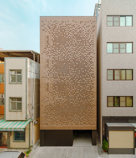 The Veil House / Paperfarm - Экстерьерная фотография, Окна, Кирпич