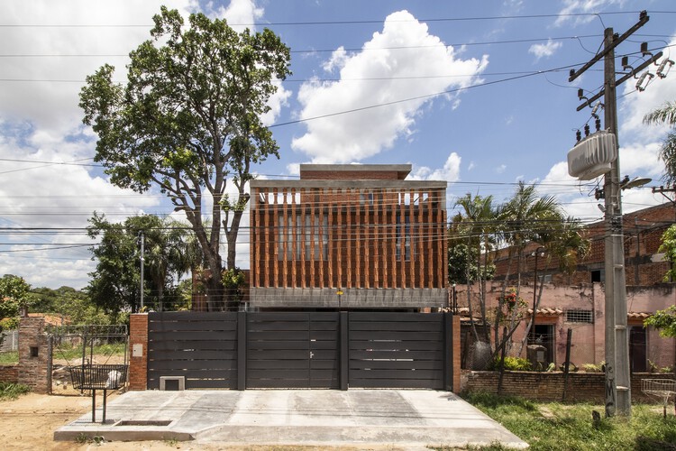 Triplex Yvapovõ / Biocons Arquitectos - Экстерьерная фотография, фасад, лестница