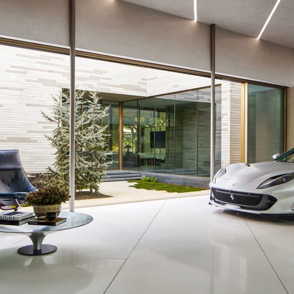 В Greenway Parks Residence в Далласе есть «автозал» для Ferrari.
