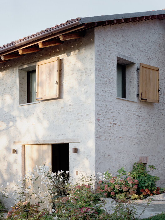Cascina House / Дизайн Джонатана Таки - Экстерьерная фотография, окна, фасад