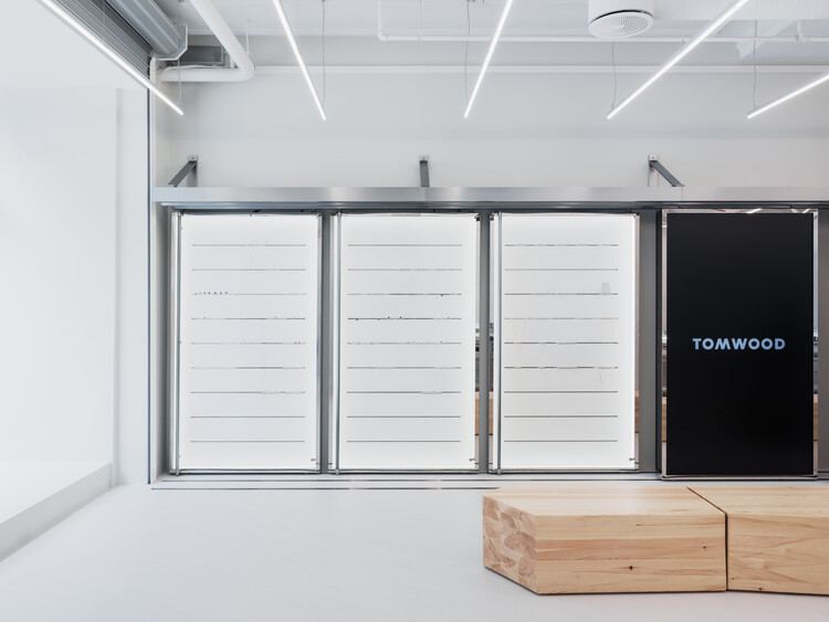 Tom Wood Flagship Oslo / Special Generic — фотография интерьера, дверей, окон