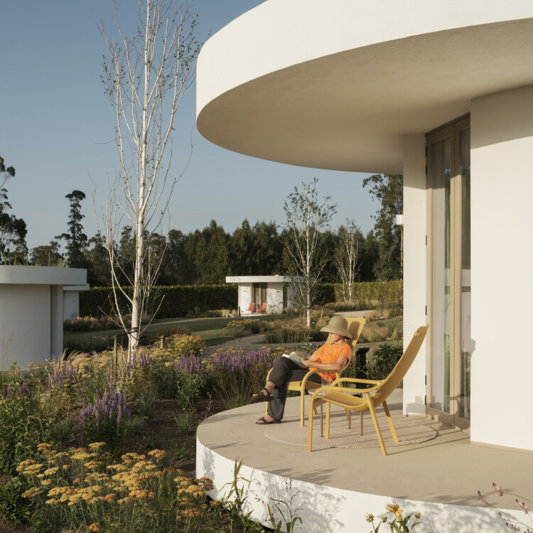 O Castro da Costiña Cabins / Gramática Arquitectónica - Фотография Экстерьера, Стул, Окна, Патио