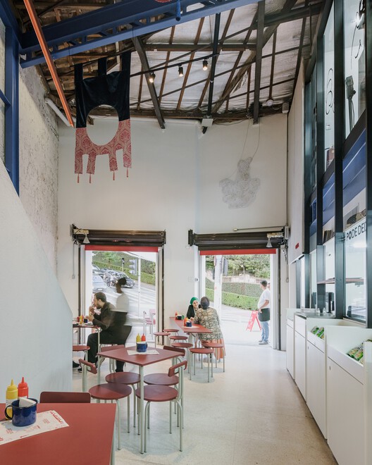 Pinati / Clube + Luiz Solano + Pianca Arquitetura - Фотография интерьера, стол, стул, балка