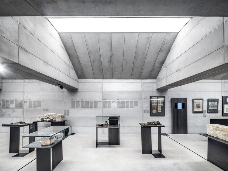 Выставочный зал на чердаке Оломоуцкого архиепископского музея / Šépka Architekti - Фотография интерьера, кухни, окон