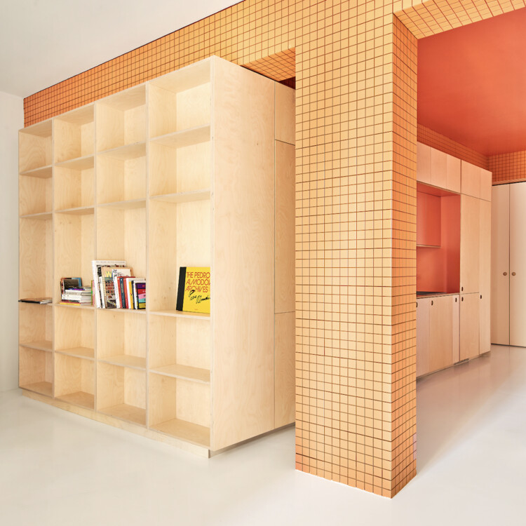 Ремонт квартиры Tres Piezas / Estudio Gonzalo del Val + Toni Gelabert Arquitectes - Фотография интерьера, шкаф, кирпич