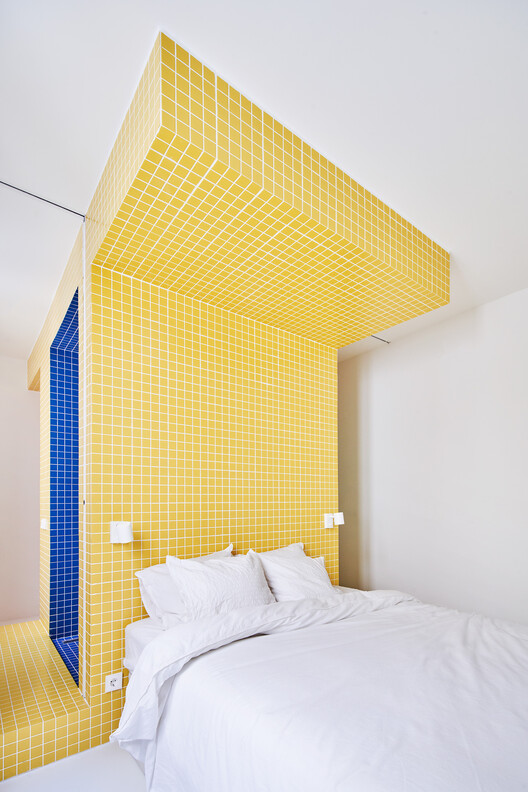 Ремонт квартиры Tres Piezas / Estudio Gonzalo del Val + Toni Gelabert Arquitectes - Фотография интерьера, спальня, кровать