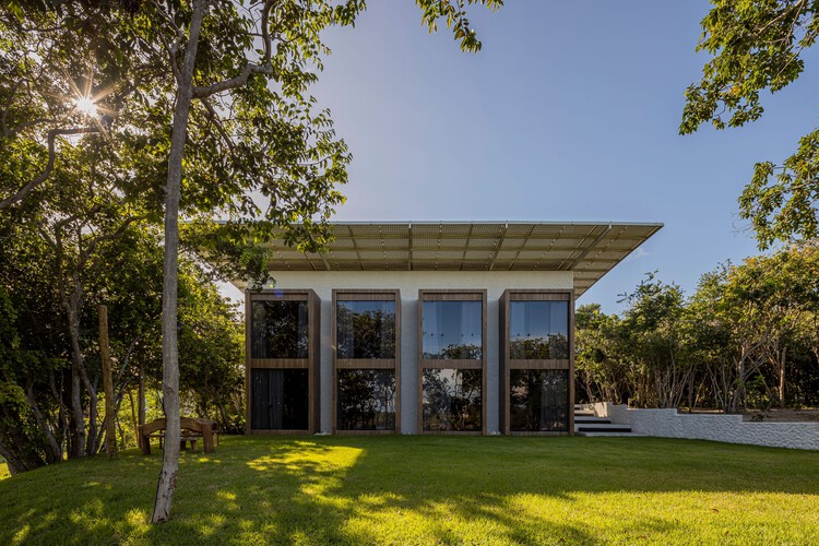 Дом Лагоа / Camila Mourão Arquitetura - Фотография Экстерьера, Фасад, Окна, Сад