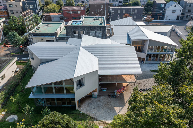 Детский сад Касимада / TERRAIN Architects - Экстерьерная фотография, окна, фасад