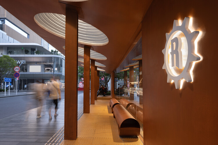 Rock&Ride Shenzhen MixC Popup Store / Within-Beyond Studio - Фотография интерьера, колонна