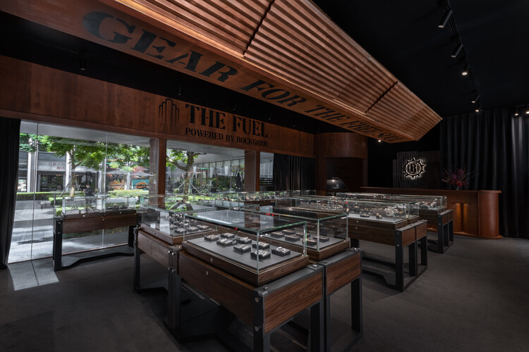 Rock&Ride Shenzhen MixC Popup Store / Within-Beyond Studio — Фотография интерьера, кухня, стол, окна, стул