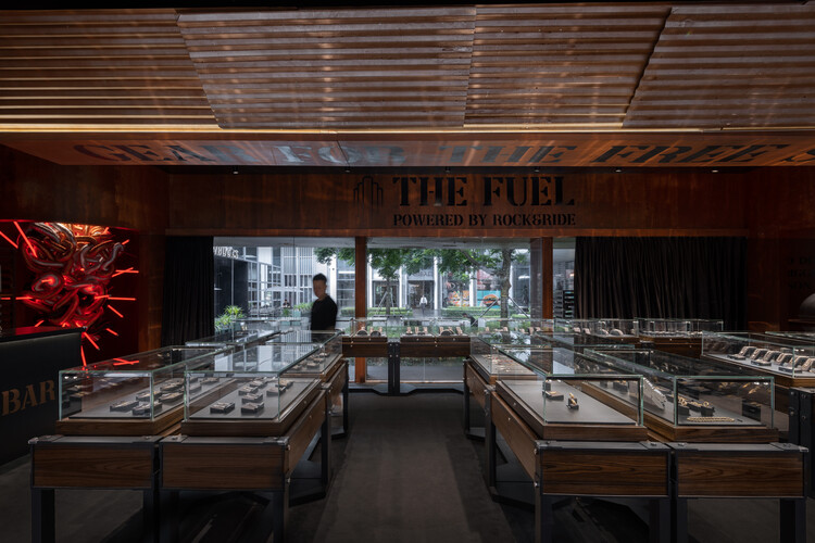 Rock&Ride Shenzhen MixC Popup Store / Within-Beyond Studio — Фотография интерьера, кухни, стола