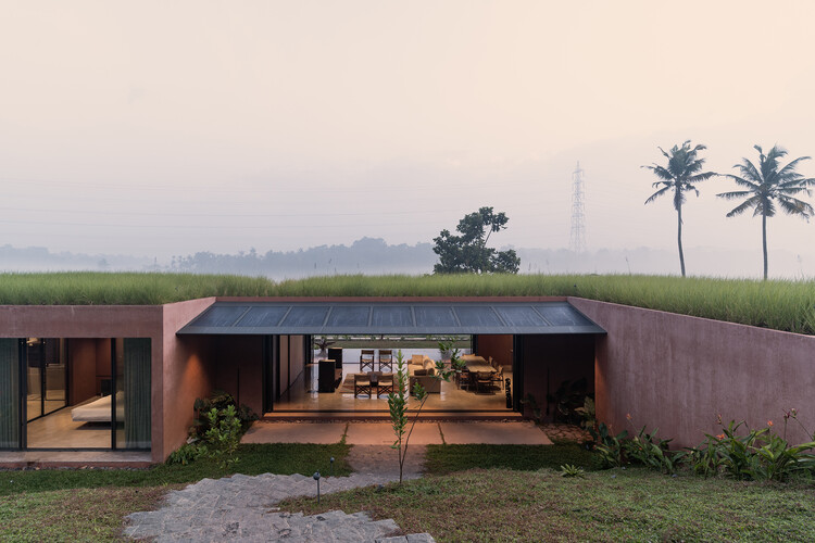 Alarine Earth Home / Zarine Jamshedji Architects — Экстерьерная фотография