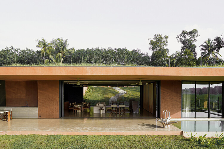 Alarine Earth Home / Zarine Jamshedji Architects - Экстерьерная фотография, фасад
