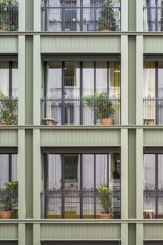 Отель La Fantaisie / PETITDIDIERPRIOUX Architects - Фотография экстерьера, окна, фасад, перила, балкон