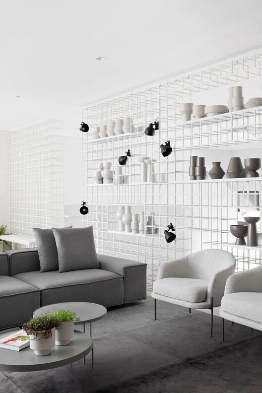 Folio Concept Store / Archi.lab — Стол