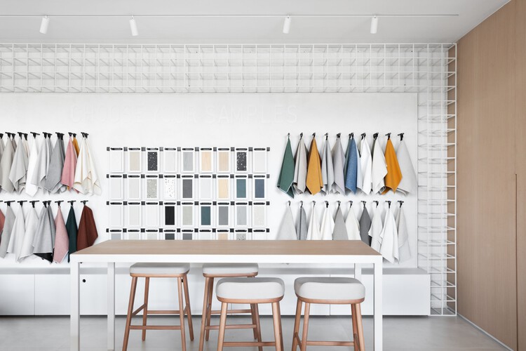 Folio Concept Store / Archi.lab – Стол, Окна, Стул