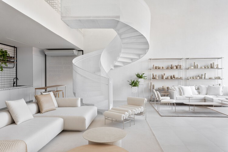 Folio Concept Store / Archi.lab - Фотография интерьера, гостиная, стол, стул