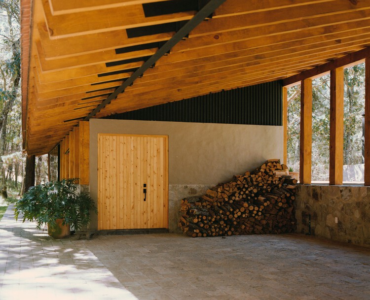 R&R House / Альваро Морагрега / arquitecto - Фотография интерьера, окна, балка
