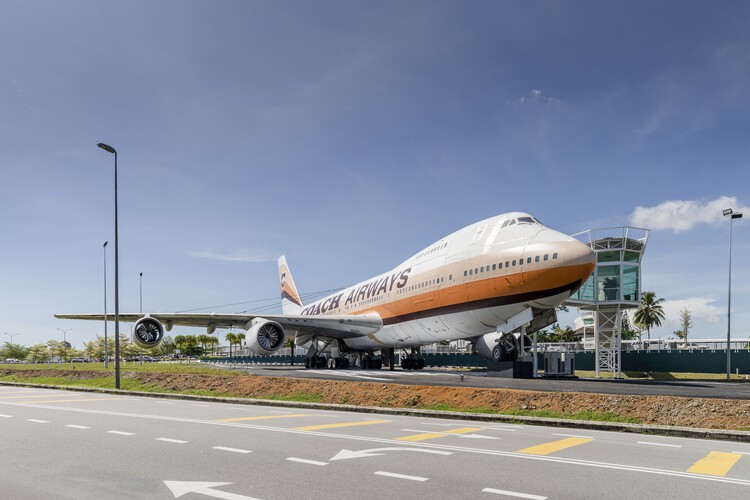 Магазин и кафе Coach Airways / Студия космонавтов + Coach New York — фотография экстерьера