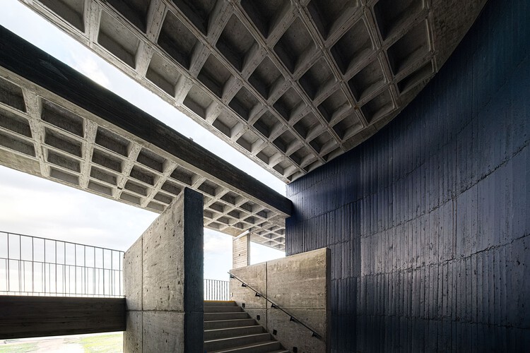 Начальная школа CIMA / Punto Arquitectos — Фотография интерьера, балка