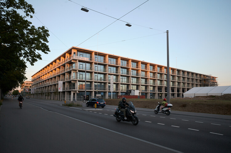 Главный кампус SIP / Herzog & de Meuron – фотография экстерьера, окна, фасад