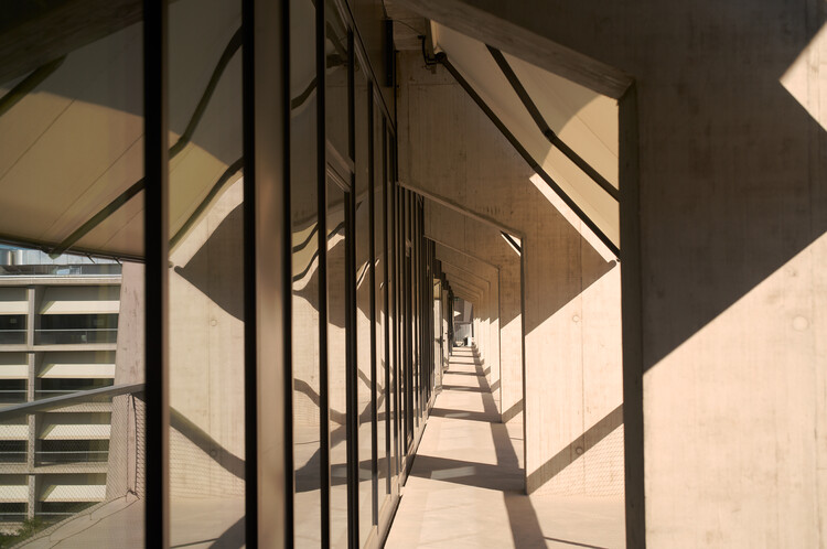 Главный кампус SIP / Herzog & de Meuron - Фотография интерьера, перила