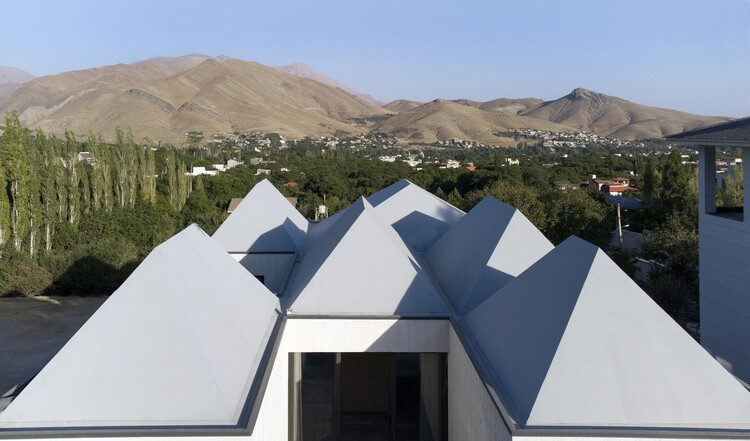 Мужчина и дом / ZAV Architects – Фотография экстерьера