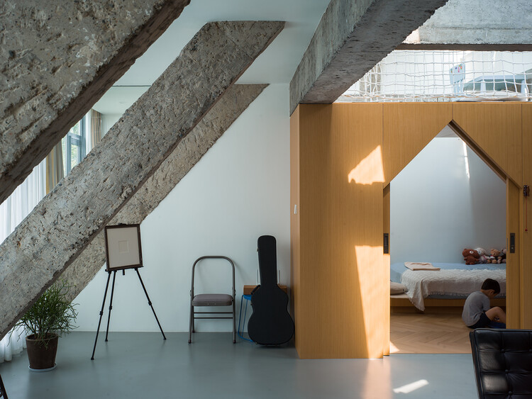 Liang House / Ателье ArchFAN - Фотография интерьера, Стул, Балка