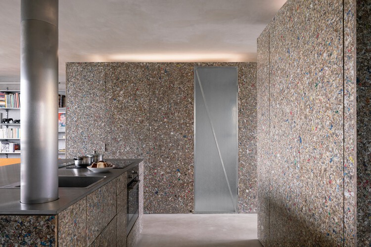 Ремонт квартиры Rumburská Packwall / Papundekl Architects - Фотография интерьера, раковина, столешница, стеллажи, кирпич