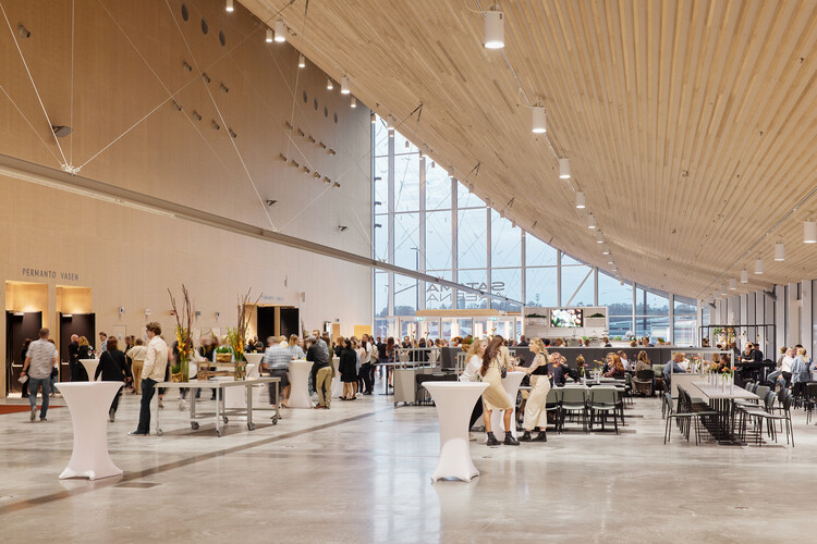 Центр мероприятий Сатама / ALA Architects – Фотография интерьера, стул