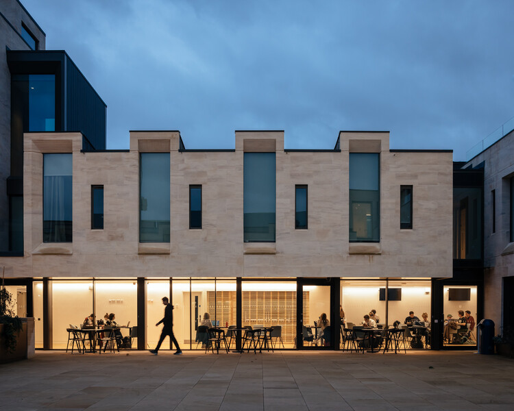 Здание Cheng Yu Tung / MICA Architects — фотография экстерьера, окон, фасада