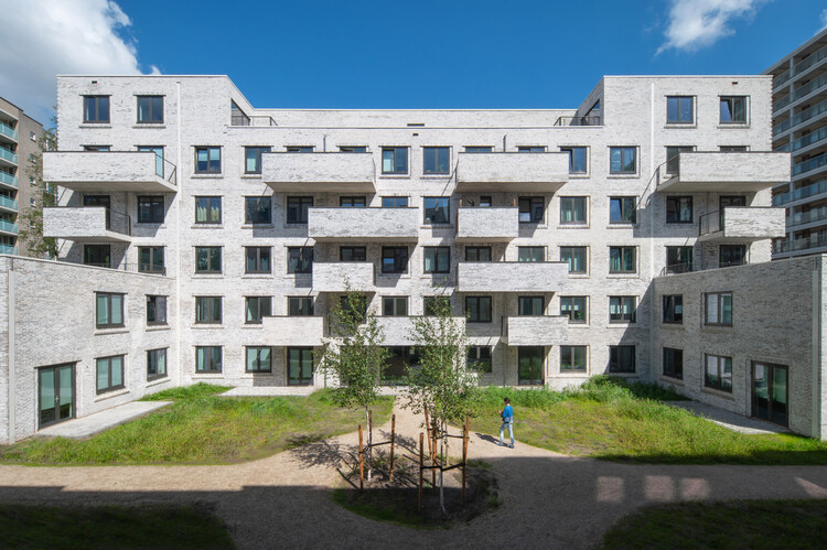 Жилой комплекс Палладио / V8 Architects - Фотография экстерьера, окна